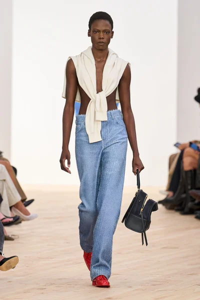 Look 24